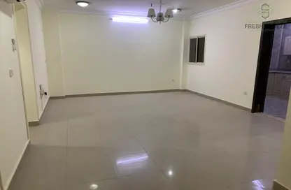 Apartment - 1 Bedroom - 2 Bathrooms for rent in Umm Ghuwailina 4 - Umm Ghuwailina - Doha