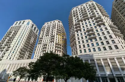 Apartment - 1 Bedroom - 3 Bathrooms for sale in Floresta Gardens - Floresta Gardens - The Pearl Island - Doha