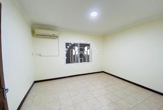 997738 - Property Image 2