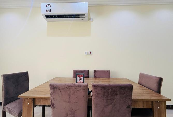 985582 - Property Image 2