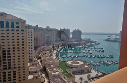 Apartment - 2 Bedrooms - 2 Bathrooms for rent in Tower 21 - Porto Arabia - The Pearl Island - Doha