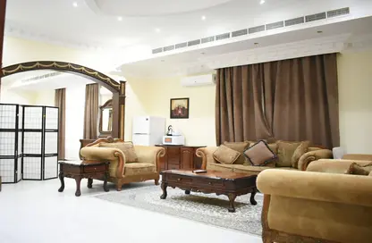 فيلا - 8 غرف نوم - 8 حمامات للبيع في شارع ام السنيم - عين خالد - الدوحة