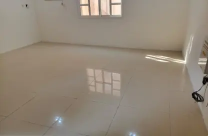Apartment - 3 Bedrooms - 2 Bathrooms for rent in Bin Omran - Fereej Bin Omran - Doha