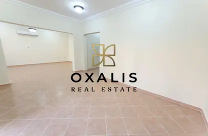 Villa - 4 Bedrooms - 5 Bathrooms for rent in Umm Al Seneem Street - Ain Khaled - Doha