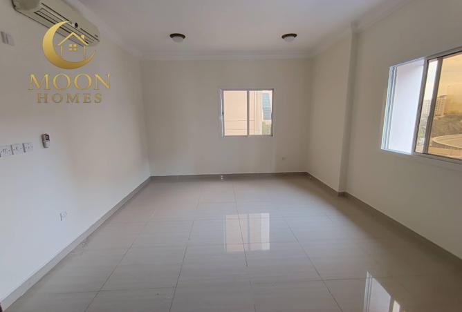 987672 - Property Image 2