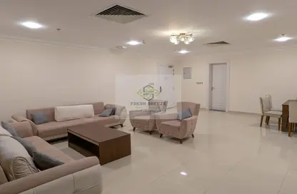 شقة - 3 غرف نوم - 3 حمامات للايجار في شارع الزبير - فريج عبد العزيز - الدوحة