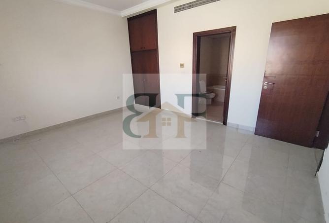 998454 - Property Image 3