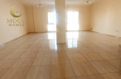Apartment - 2 Bedrooms - 3 Bathrooms for rent in Umm Ghuwalina - Umm Ghuwailina - Doha