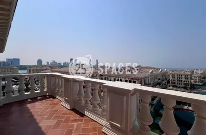 Apartment - 2 Bedrooms - 3 Bathrooms for rent in Carnaval - Qanat Quartier - The Pearl Island - Doha