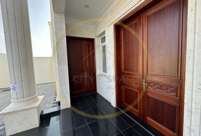 932434 - Property Image 2