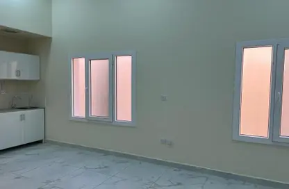 Apartment - Studio - 1 Bathroom for rent in Umm Al Seneem Street - Ain Khaled - Doha