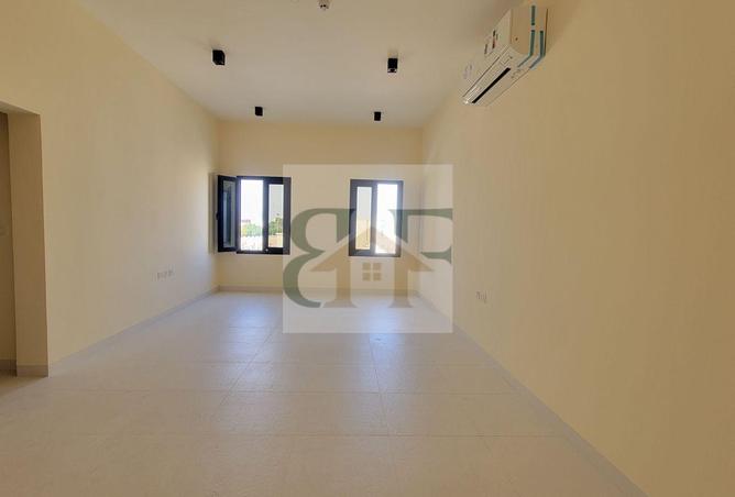 994265 - Property Image 2