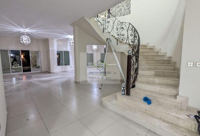 988851 - Property Image 2