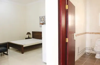 Apartment - Studio - 1 Bathroom for rent in Izghawa - Izghawa - Doha