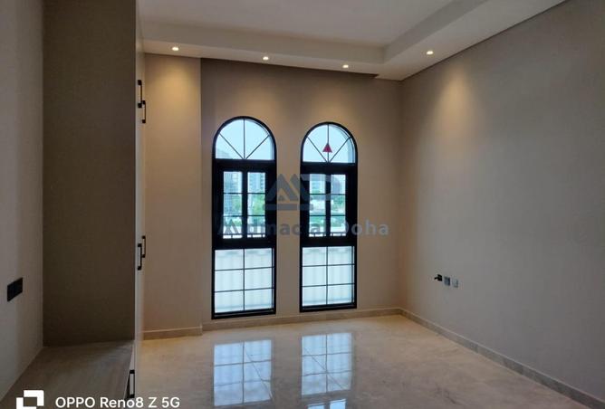 923727 - Property Image 2