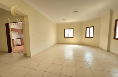 Apartment - 3 Bedrooms - 3 Bathrooms for rent in Al Mansoura - Al Mansoura - Doha