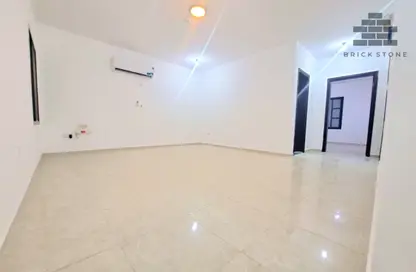 شقة - 2 غرف نوم - 2 حمامات للايجار في شارع ابن الهيثم - فريج عبد العزيز - الدوحة