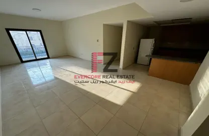 Empty Room image for: Apartment - 2 Bedrooms - 3 Bathrooms for rent in Catania - La Piazza - Fox Hills - Lusail, Image 1