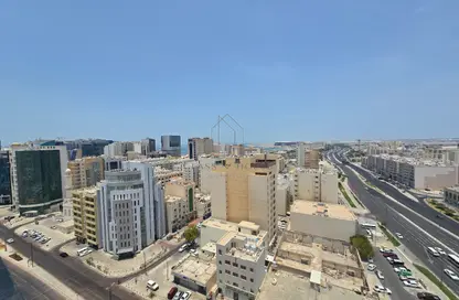 بناية كاملة - استوديو - 8 حمامات للبيع في راس ابو عبود - الدوحة