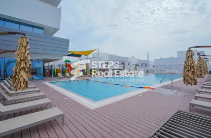 مجمع سكني - 5 غرف نوم - 6 حمامات للايجار في Les Roses 3 - Les Roses Compound - الدوحة