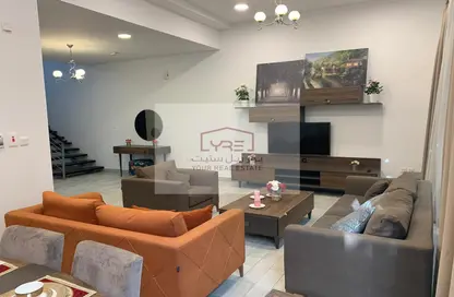 Living Room image for: Compound - 3 Bedrooms - 5 Bathrooms for rent in Muraikh - AlMuraikh - Doha, Image 1