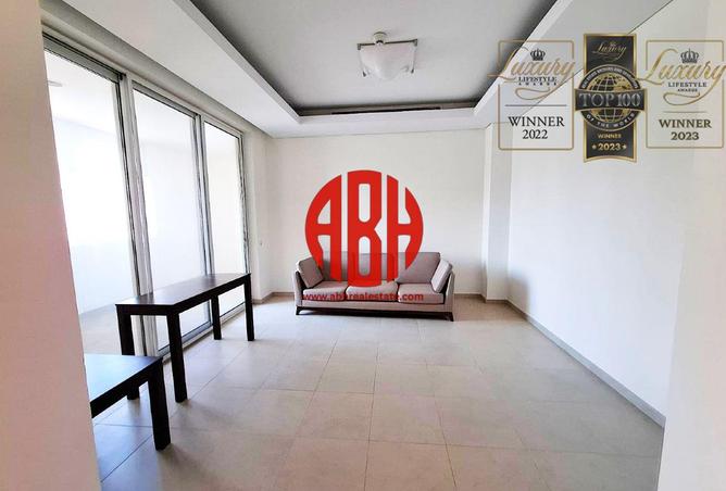 963766 - Property Image 2