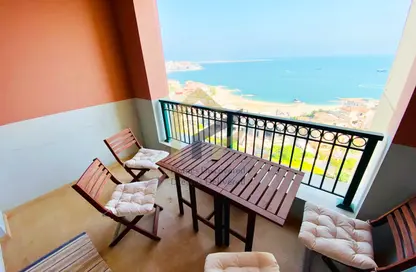 Apartment - 2 Bedrooms - 3 Bathrooms for rent in Viva West - Viva Bahriyah - The Pearl Island - Doha