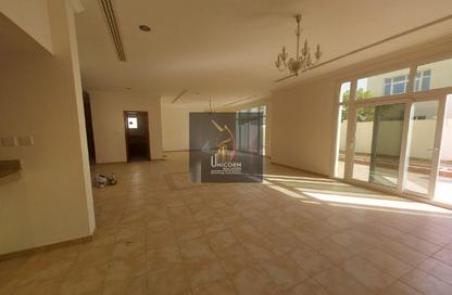 Compound - 3 Bedrooms - 4 Bathrooms for rent in Ain Khaled Villas - Ain Khaled - Doha