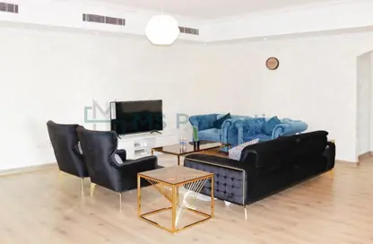 Apartment - 2 Bedrooms - 3 Bathrooms for sale in West Porto Drive - Porto Arabia - The Pearl Island - Doha