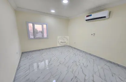 Apartment - 2 Bedrooms - 1 Bathroom for rent in Bin Omran 46 - Fereej Bin Omran - Doha