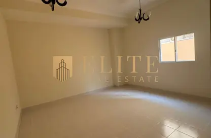 شقة - 2 غرف نوم - 2 حمامات للايجار في شارع المطار القديم - طريق المطار القديم - الدوحة