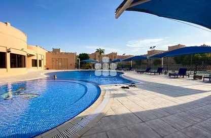 فيلا - 4 غرف نوم - 6 حمامات للايجار في شارع النجدة - مدينة خليفة شمال - مدينة خليفة - الدوحة