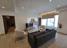 صورةغرفة المعيشة / غرفة الطعام لـ: شقة - 1 غرفة نوم - 2 حمامات للكراء في شارع الكورنيش - شارع الكورنيش - الدوحة, صورة 1