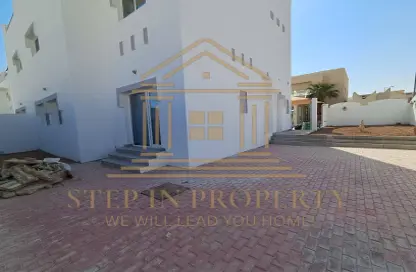 Villa - 3 Bedrooms - 4 Bathrooms for rent in Umm Al Seneem Street - Ain Khaled - Doha