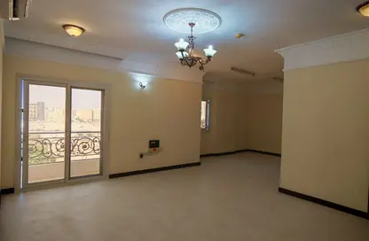 Apartment - 3 Bedrooms - 3 Bathrooms for rent in Fereej Bin Mahmoud - Doha