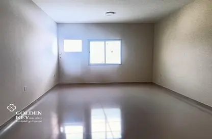 Warehouse - Studio - 7+ Bathrooms for rent in Argentine Neighbourhood - Birkat Al Awamer - Al Wakra