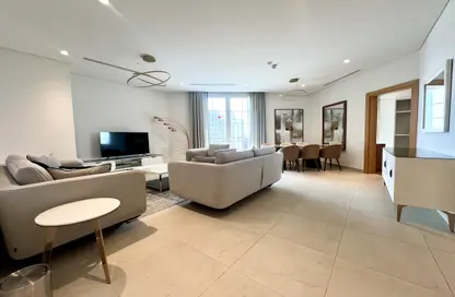 Apartment - 2 Bedrooms - 3 Bathrooms for rent in Floresta Gardens - Floresta Gardens - The Pearl Island - Doha