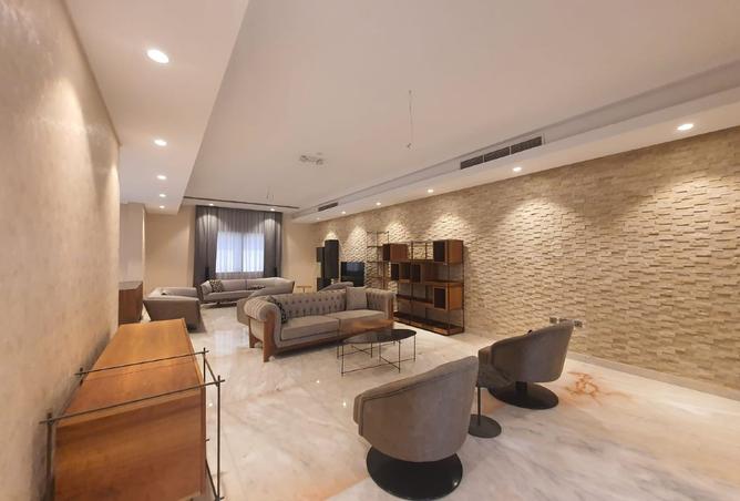 975239 - Property Image 2