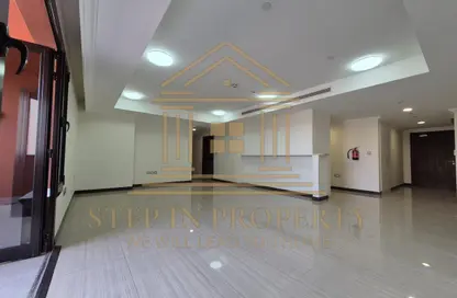 Apartment - 2 Bedrooms - 2 Bathrooms for rent in West Porto Drive - Porto Arabia - The Pearl Island - Doha