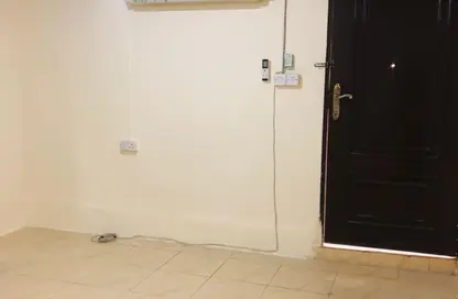Apartment - Studio - 1 Bathroom for rent in Fereej Bin Omran - Doha