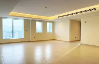 Apartment - 2 Bedrooms - 3 Bathrooms for rent in Ramada Commercial Building - Al Rawabi Street - Al Muntazah - Doha
