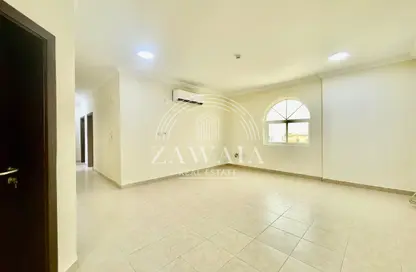 Apartment - 3 Bedrooms - 2 Bathrooms for rent in Hadramout Street - Doha Al Jadeed - Doha