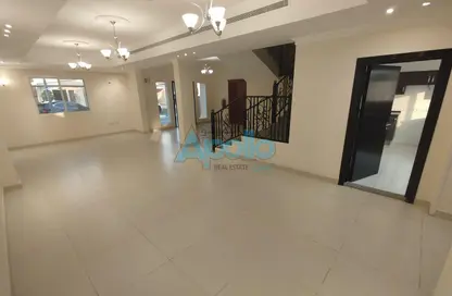 فيلا - 3 غرف نوم - 3 حمامات للايجار في الغرافة - الغرافة - الدوحة