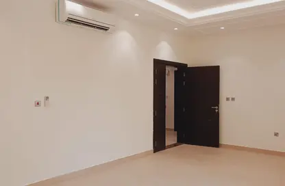 Apartment - 2 Bedrooms - 2 Bathrooms for rent in Al Nasr Street - Al Nasr - Doha