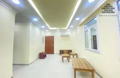 Apartment - 2 Bedrooms - 2 Bathrooms for rent in Umm Ghwailina Comm - Umm Ghuwalina - Umm Ghuwailina - Doha