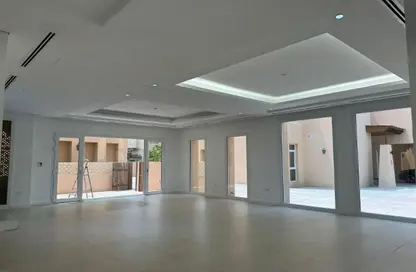 Villa - 4 Bedrooms - 5 Bathrooms for rent in West Bay Lagoon Villas - West Bay Lagoon - West Bay Lagoon - Doha