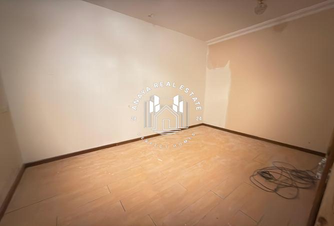 992558 - Property Image 2