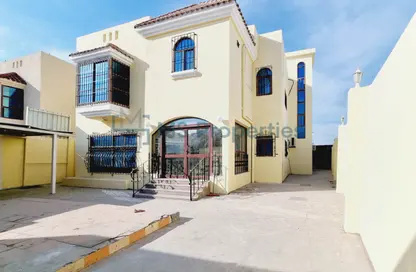 Villa - 5 Bedrooms - 4 Bathrooms for rent in Al Nuaija Street - Al Nuaija - Doha