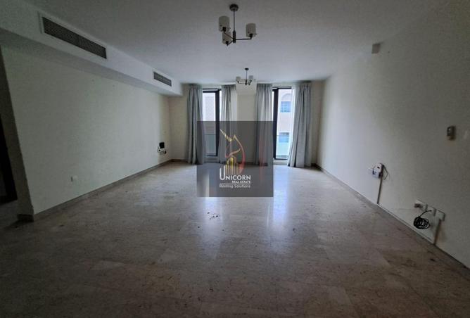 933619 - Property Image 2