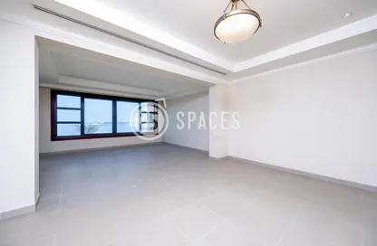 Empty Room image for: Townhouse - 1 Bedroom - 2 Bathrooms for rent in East Porto Drive - Porto Arabia - The Pearl Island - Doha, Image 1